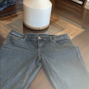 The Limited Slim Boyfriend Capri Jean